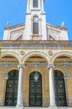Santander, Cantabria, Kuzey İspanya 'da bir kilise cephesi