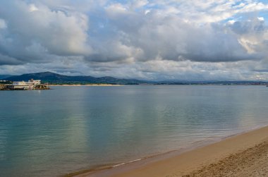 Santander, Cantabria, Kuzey İspanya 'da bir sahil manzarası