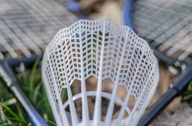 Badminton raketi ve mekik siki detayı