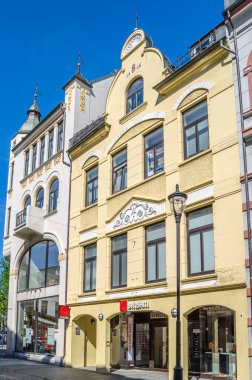 ALESUND, NORway - 20 Temmuz 2014: Alesund, Norveç 'in daha fazla og Romsdal İlçesi, Art Nouveau mimarisi ile tanınan binaların görüntüsü