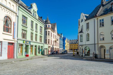 ALESUND, NORway - 19 Temmuz 2014: Alesund, Norveç 'in daha fazla og Romsdal İlçesi, Art Nouveau mimarisi ile tanınan binaların görüntüsü