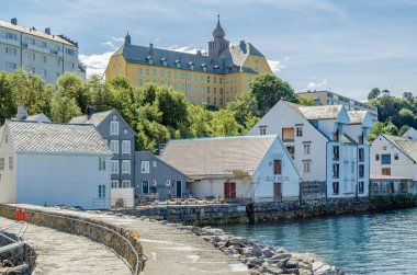 ALESUND, NORWay - 20 Temmuz 2014: Alesund, More ve Romsdal İlçe Limanı, Norveç