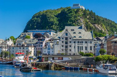 ALESUND, NORWay - 19 Temmuz 2014: Alesund, More ve Romsdal İlçe Limanı, Norveç