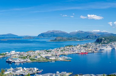 Alesund şehrinin havadan görüntüsü, Daha fazla og Romsdal İlçesi, Norveç