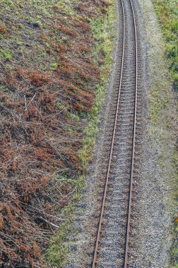 Yukarıdan görünen bir demiryolunun ayrıntıları