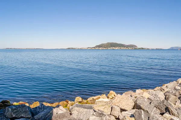 Alesund Limanı, Norveç 'ten kıyı manzarası