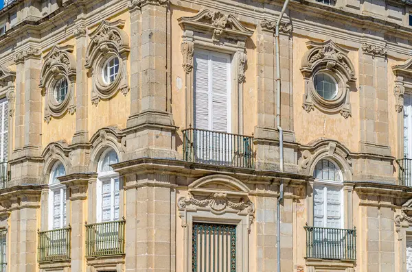 Real SITIO DE SAN ILDEFONso, İspanya - 13 Ekim 2019: İspanya 'nın orta kesimindeki San Ildefonso kasabasındaki 18. yüzyıl sarayı La Granja de San Ildefonso Kraliyet Sarayı' nın Detayları.