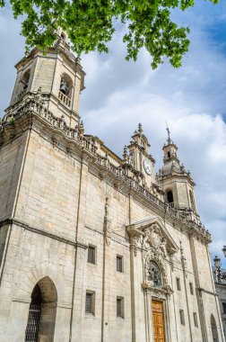 İspanya, Bask Bölgesi Bilbao 'da bir kilise cephesi