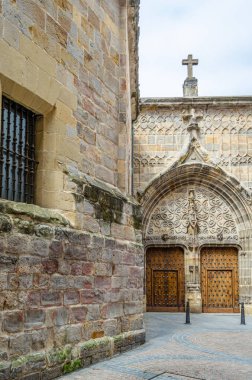 İspanya, Bask Bölgesi Bilbao 'da bir kilise cephesi