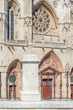 Burgos, Kastilya ve Leon 'daki Aziz Mary Katedrali' nin mimari ayrıntıları.