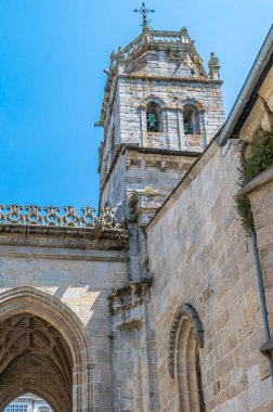 İspanya 'nın kuzeybatısındaki Lugo, Galiçya' daki Santa Maria Katedrali manzaralı.