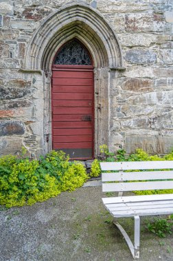Vossevangen, Norveç 'teki Voss Kilisesi' nin ayrıntıları. Gri, taş kilise 1277 'de bilinmeyen bir mimar tarafından çizilmiş planlarla uzun bir kilise tasarımı ile inşa edildi.