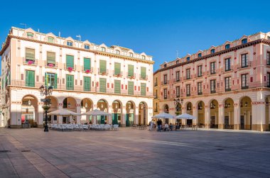 HUESCA, İspanya - 23 AĞUSTOS 2014: İspanya 'nın kuzeydoğusundaki Aragon' un Huesca kentindeki Luis Lopez Allue Meydanı