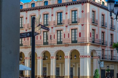 HUESCA, İspanya - 23 AĞUSTOS 2014: İspanya 'nın kuzeydoğusundaki Aragon' un Huesca kentindeki Luis Lopez Allue Meydanı