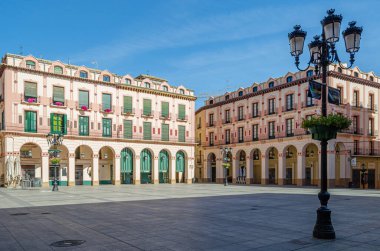 HUESCA, İspanya - 24 AĞUSTOS 2014: İspanya 'nın kuzeydoğusundaki Aragon' un Huesca kentindeki Luis Lopez Allue Meydanı