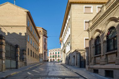 Kuzey İspanya 'daki Huesca, Aragon kasabasında mimarlık.