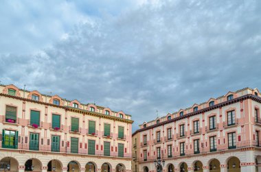 Kuzey İspanya 'daki Huesca, Aragon kasabasında mimarlık.