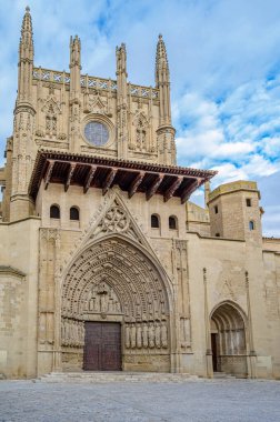 İspanya 'nın kuzeydoğusundaki Huesca, Aragon' daki Tanrı 'nın Dönüşümünün Kutsal Katedrali. Gotik tarzda, inşaatı 13. yüzyılda başladı ve 16. yüzyılda tamamlandı.