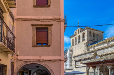 Huesca ili, Aragon, kuzeydoğu İspanya 'daki Jaca kasabasında mimarlık.