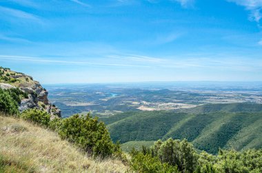 İspanya 'nın kuzeydoğusundaki Aragon' un Huesca eyaletinde, merkez Pireneler 'in eteklerindeki Sierra de Guara doğal parkı.