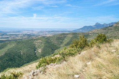 İspanya 'nın kuzeydoğusundaki Aragon' un Huesca eyaletinde, merkez Pireneler 'in eteklerindeki Sierra de Guara doğal parkı.