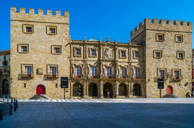 GIJON, İspanya - 21 Eylül 2014: Revillagigedo Sarayı ile birlikte Gijon, Asturias, İspanya 'daki Plaza del Marques' in görüntüsü
