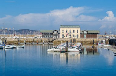 GIJON, İspanya - 21 Eylül 2014: Gijon marinası, Asturias, Kuzey İspanya