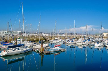 GIJON, İspanya - 21 Eylül 2014: Gijon marinası, Asturias, Kuzey İspanya