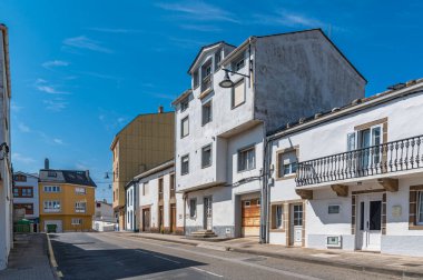 San Cibrao (San Ciprian) köyünde renkli mimari, Lugo eyaleti, Galiçya, İspanya 'nın kuzeybatısında