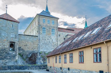 OSLO, NORway - 11 Temmuz 2014: Akershus Kalesi, Norveç 'in Oslo şehrinde bir ortaçağ kalesi.