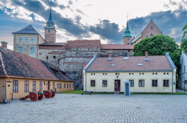 OSLO, NORway - 11 Temmuz 2014: Akershus Kalesi, Norveç 'in Oslo şehrinde bir ortaçağ kalesi.
