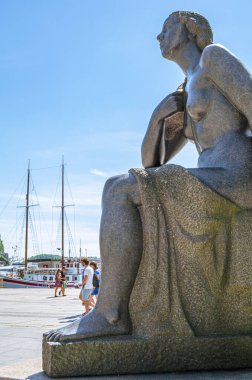 OSLO, NORway - 12 Temmuz 2014: Oslo, Norveç Limanı 'ndaki heykel