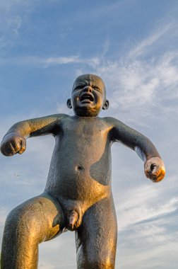 OSLO, NORway - 11 Temmuz 2014: 1920 'lerden ölümüne kadar heykeltraş Gustav Vigeland' ın yaptığı heykellerin Vigeland 'daki 