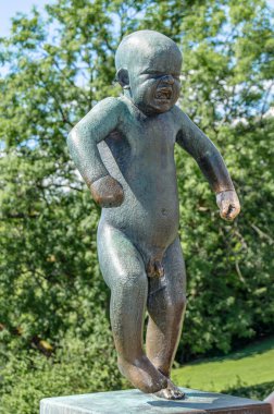 OSLO, NORway - 11 Temmuz 2014: 1920 'lerden ölümüne kadar heykeltraş Gustav Vigeland' ın yaptığı heykellerin Vigeland 'daki 