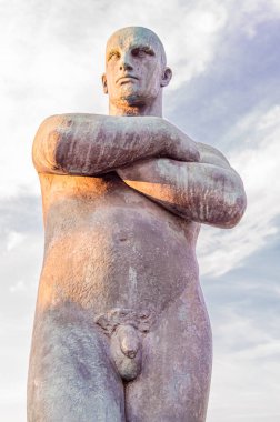 OSLO, NORway - 11 Temmuz 2014: Vigeland heykeltraş Gustav Vigeland tarafından 1920 'lerden 1943' te Frogner Park, Oslo, Norveç 'teki ölümüne kadar heykellerin montajı