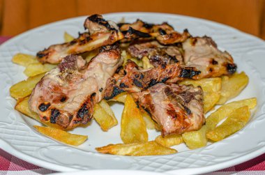 Kuzu pirzolası, tipik İspanyol mutfağı.