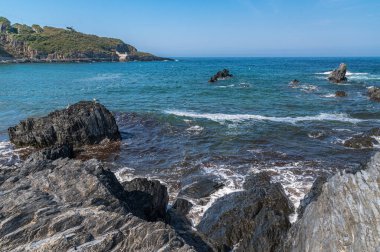 Kuzey İspanya, Asturias 'ın Luarca kasabasından deniz manzarası