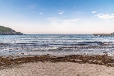 Kuzey İspanya, Asturias 'ın Luarca kasabasından deniz manzarası