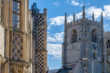 St Margaret Kilisesi (King 's Lynn Minster), King' s Lynn, Norfolk, İngiltere 'deki kilise. Bina 12. yüzyıldan 15. yüzyıla kadar uzanır ve 18. yüzyılda büyük bir nav yenilenir.