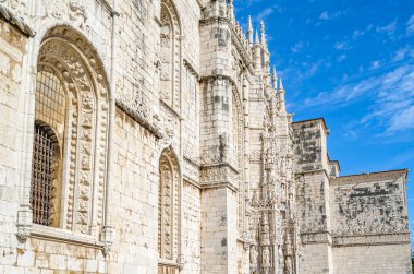 Jeronimos Manastırı (ya da Hiyeronymitler Manastırı), Portekiz 'in Lizbon şehrinde son dönem Gotik Manueline mimarisinin 1500' lerin başında dikilen bir örneği olarak UNESCO Dünya Mirası Alanı olarak sınıflandırılır.
