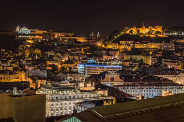 Sao Pedro de Alcantara 'nın bakış açısından Lizbon, Portekiz' e gece görüşü
