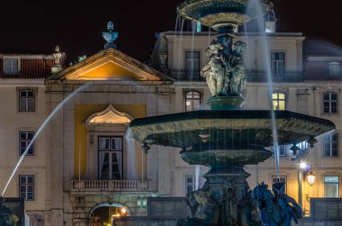 Gece şehir manzarası, Lizbon, Portekiz 'in merkezinde mimari