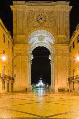 Gece şehir manzarası, Lizbon, Portekiz 'in merkezinde mimari