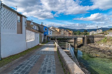 Galiçya 'nın kuzeybatısında, Lugo eyaletinin Rinlo köyünde renkli mimari