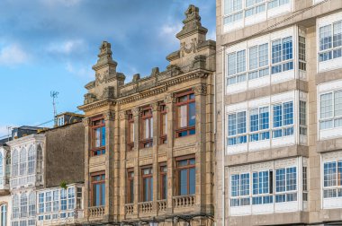 Renkli mimari, eski Viveiro kasabasının dar sokakları, Lugo vilayeti, Galiçya, kuzeybatı İspanya