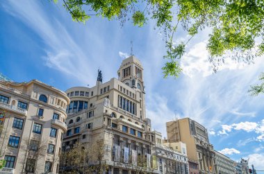 MADRID, İspanya - 19 Nisan 2015: İspanya 'nın Madrid şehrindeki Circulo de Bellas Artes binası, mimar Antonio Palacios tarafından 1926 yılında inşa edildi. Madrid 'in en aktif kültürel programlarından birine sahip büyük bir çok disiplinli merkezdir.