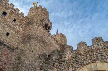 Siguenza (Castillo de los Obispos de Siguenza), Guadalajara ili, Castilla la la Mancha, İspanya. 12. yüzyılda 8. sentin başından itibaren eski bir Müslüman 'ın üzerine dikildi.