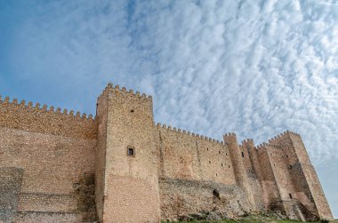 Siguenza (Castillo de los Obispos de Siguenza), Guadalajara ili, Castilla la la Mancha, İspanya. 12. yüzyılda 8. sentin başından itibaren eski bir Müslüman 'ın üzerine dikildi.