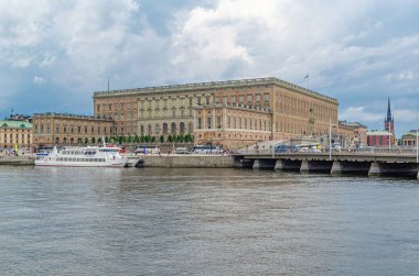 STOCKHOLM, SWEDEN - 27 Temmuz 2014: Barok tarzında 1697-1760 yılları arasında inşa edilen Stockholm Sarayı 'nın (Kraliyet Sarayı) manzarası