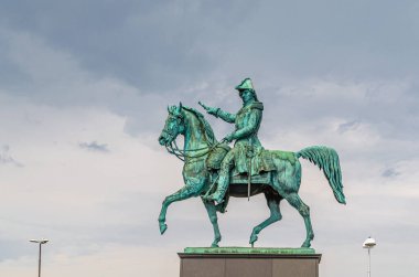İsveç, Stockholm 'de Kral XIV. Charles John' un binicilik heykeli. 1854 yılında Bengt Erland Fogelberg tarafından tasarlandı.